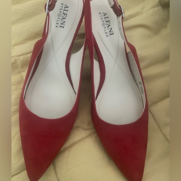 Alfani RED Holiday Step 'N Flex Red Slingback Suede pump shoes! ๐ Perfect! - Picture 3 of 3